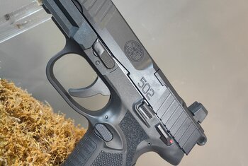 Pistolet FN Herstal 502 Kal.22 LR Nr.LR082039