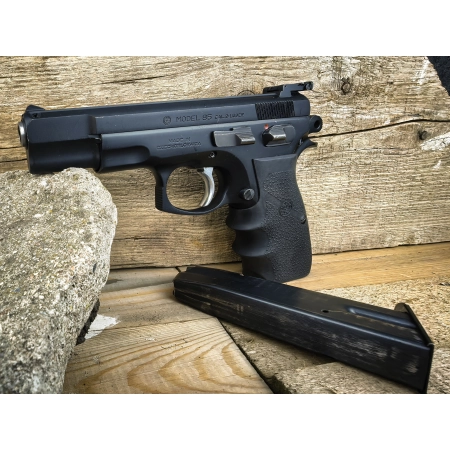 CZ 85 9x19 z 1993 roku (jeszcze Czechosłowacja)