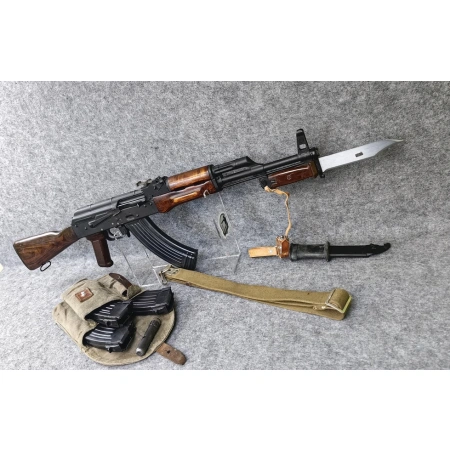 Radziecki AKM 7,62x39 z 1967 roku.
